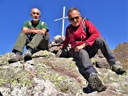 01 Autoscatto acrobatico alla croce del Monte delle galline (2131 m)